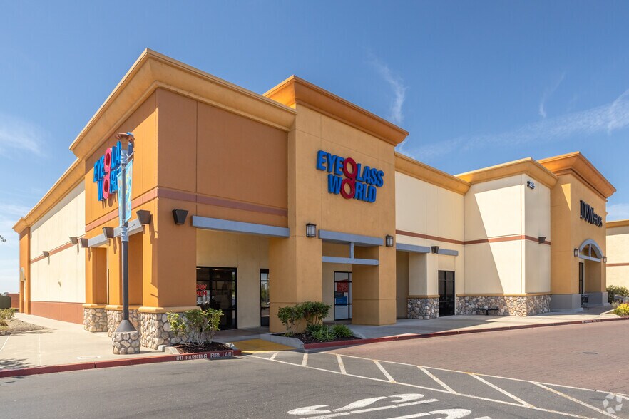 2371 Iron Point Rd, Folsom, CA à louer - Photo du bâtiment - Image 2 de 11