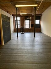 22 Canal St, Somersworth, NH à louer Photo intérieure- Image 2 de 5