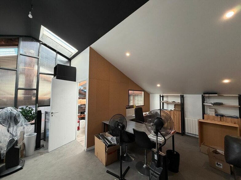 73 Rue Paul Et Marc Barbezat, Décines-Charpieu for lease - Building Photo - Image 3 of 6