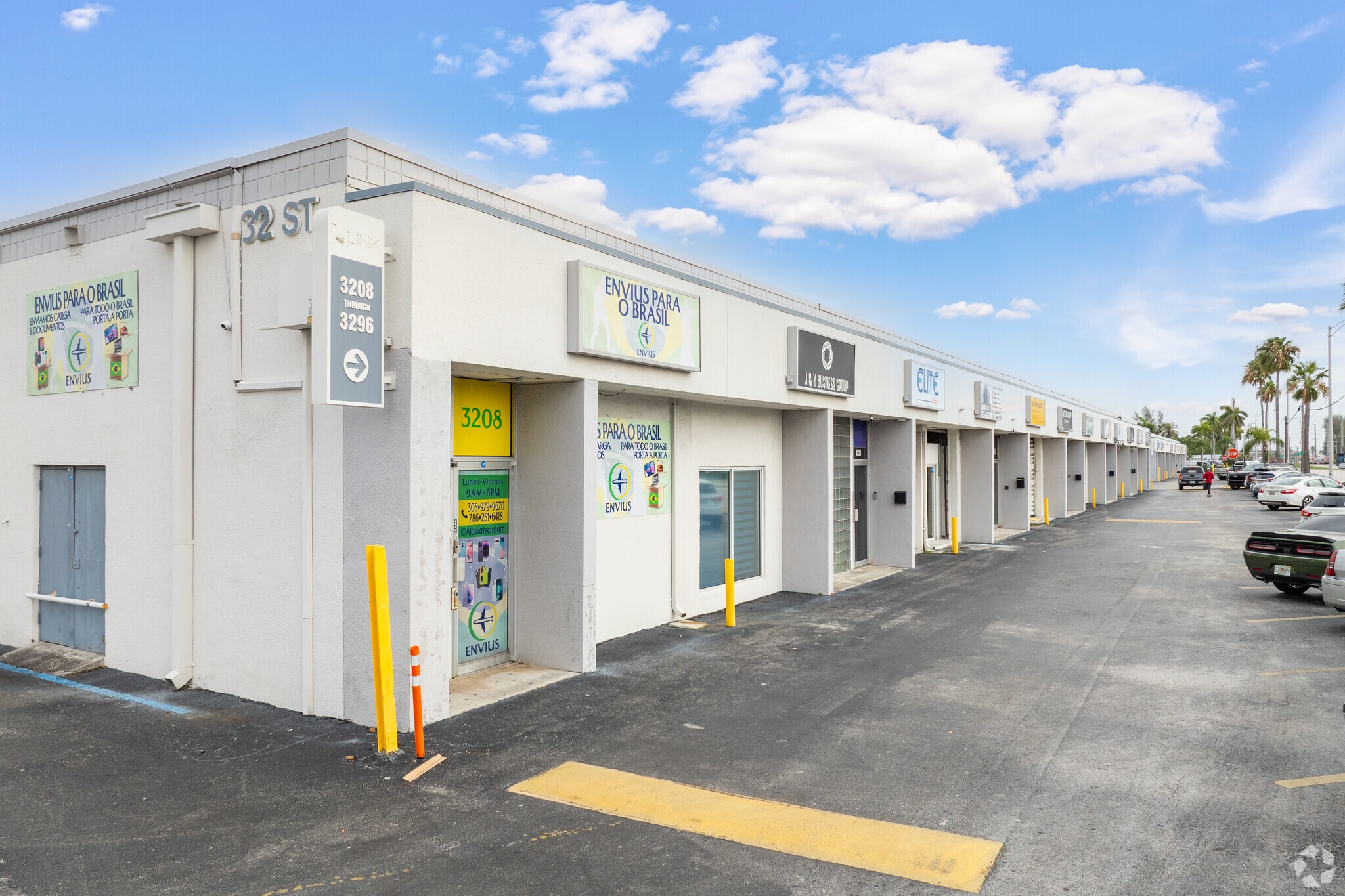 3208-3296 NW 72nd Ave, Miami, FL for lease Primary Photo- Image 1 of 7