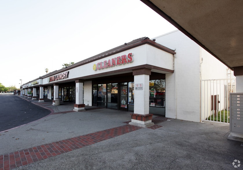 1491-1549 White Ln, Bakersfield, CA for lease - Primary Photo - Image 2 of 9