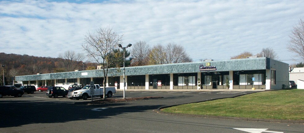 1666 Litchfield Tpke, Woodbridge, CT à vendre - Photo du bâtiment - Image 2 de 5