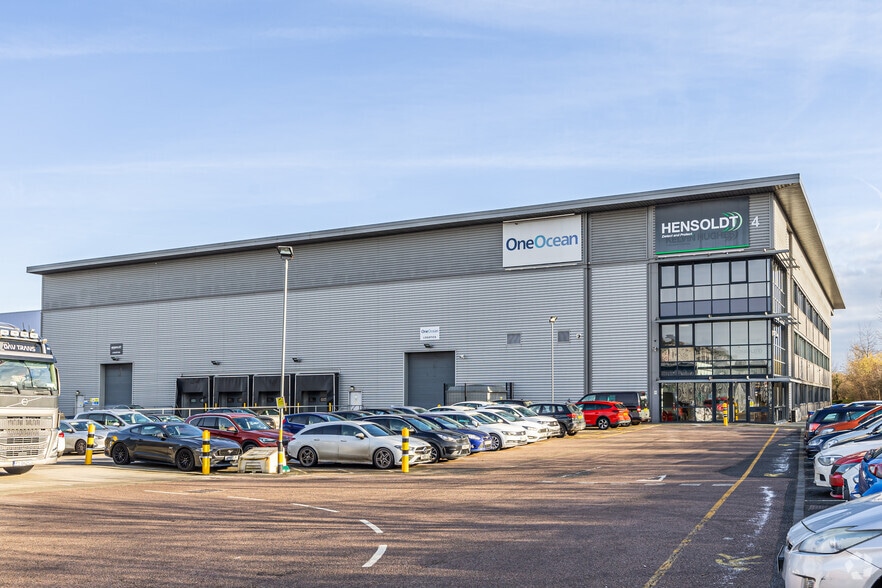 6 Mollison Ave, Waltham Cross for lease - Building Photo - Image 1 of 11