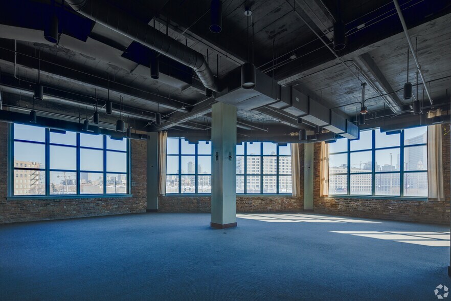 900 N Branch St, Chicago, IL à louer - Photo du bâtiment - Image 2 de 7