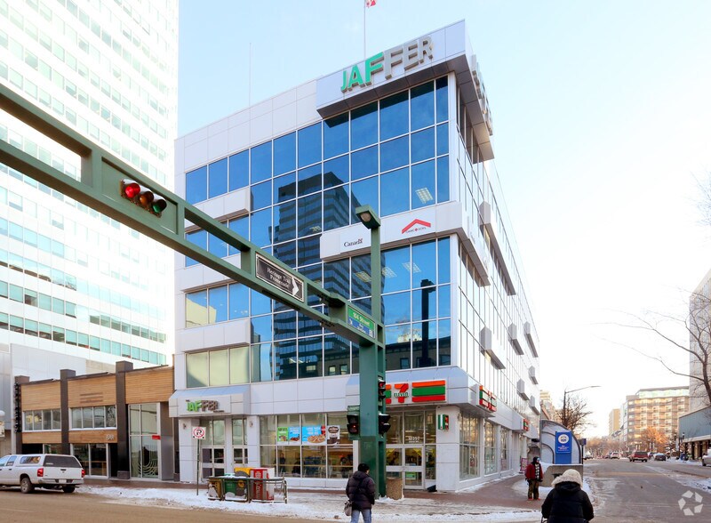 10355 Jasper Ave NW, Edmonton, AB à louer - Photo du bâtiment - Image 3 de 4