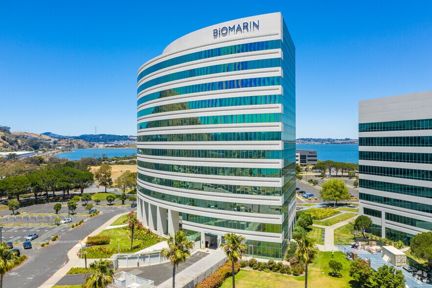 2000 Sierra Point Pky, Brisbane, CA à louer - Photo du bâtiment - Image 3 de 8