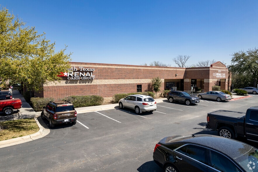 2011 E Houston St, San Antonio, TX for lease - Primary Photo - Image 1 of 15