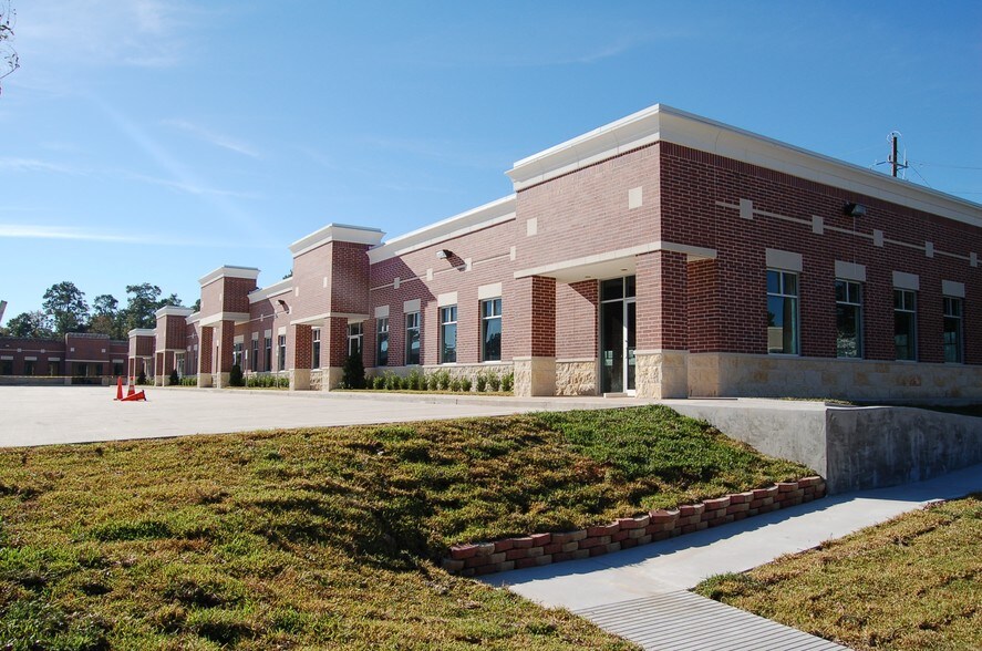 6401 Cypresswood Dr, Spring, TX à louer - Photo du bâtiment - Image 2 de 12