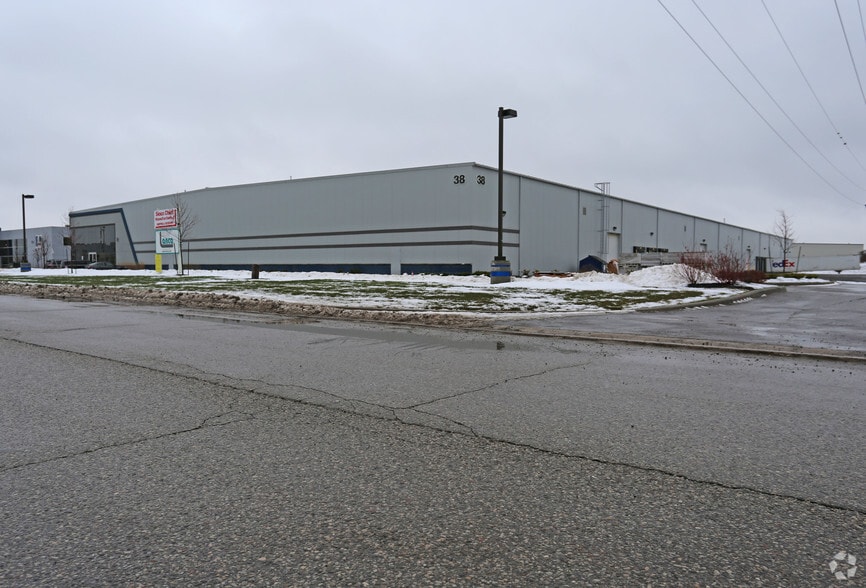 30-98 Bury Ct, Brantford, ON for sale - Primary Photo - Image 1 of 1