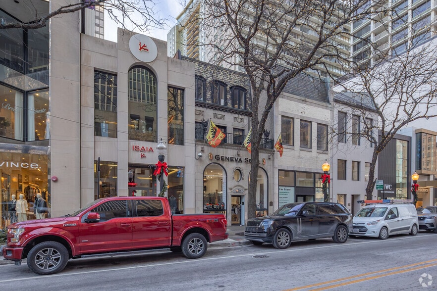 112 E Oak St, Chicago, IL for lease - Primary Photo - Image 3 of 3