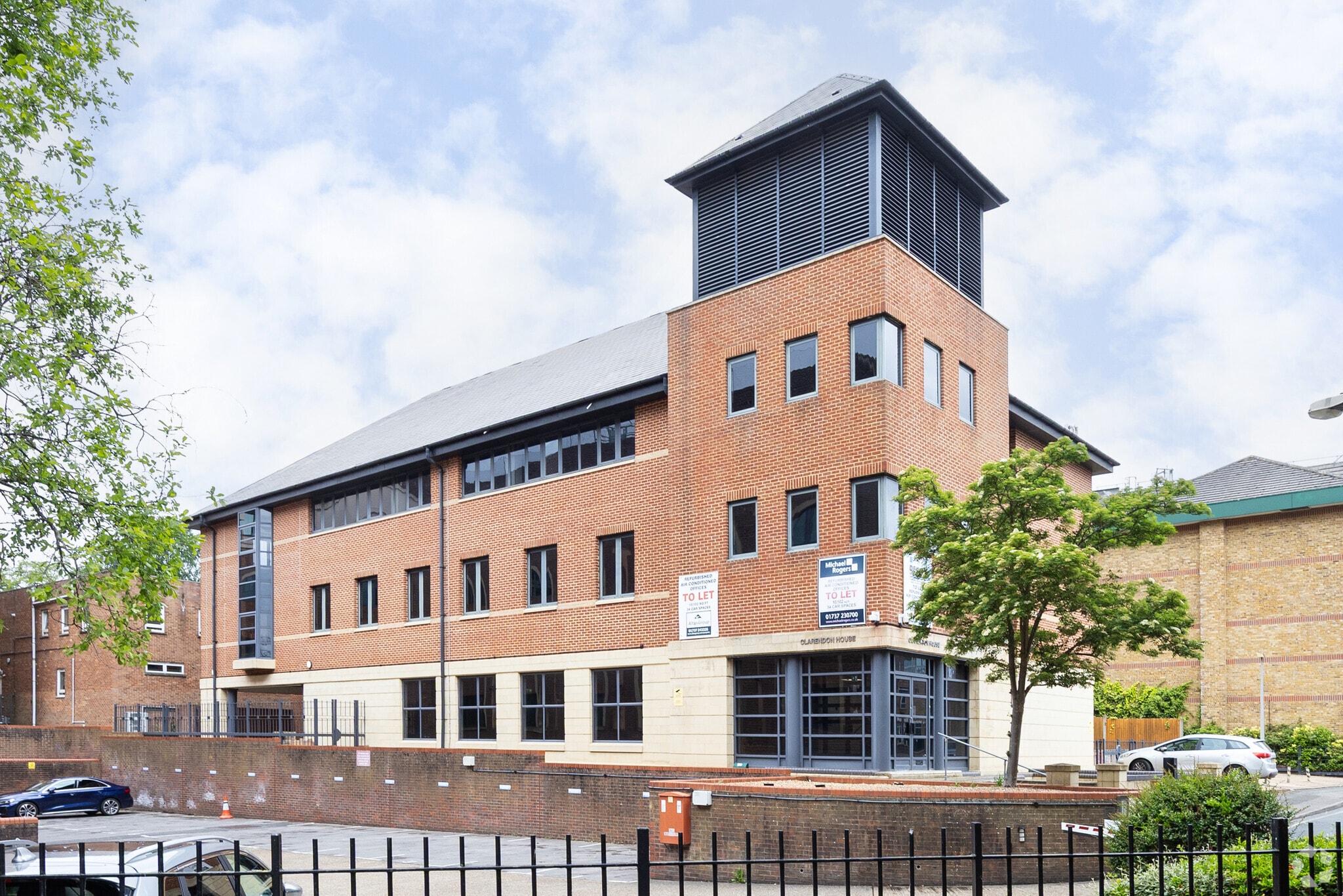 Clarendon Rd, Redhill for lease Primary Photo- Image 1 of 8