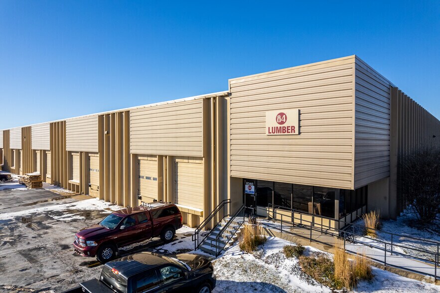 8340-8460 Flint St, Lenexa, KS à louer - Photo du bâtiment - Image 2 de 8