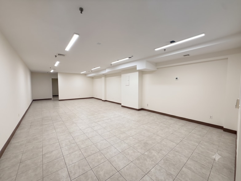 4102 Bell Blvd, Bayside, NY for lease - Building Photo - Image 2 of 14