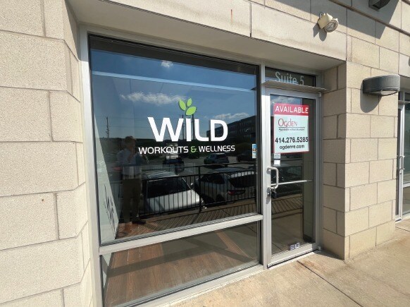 2121 S Kinnickinnic Ave, Milwaukee, WI for lease Building Photo- Image 1 of 2