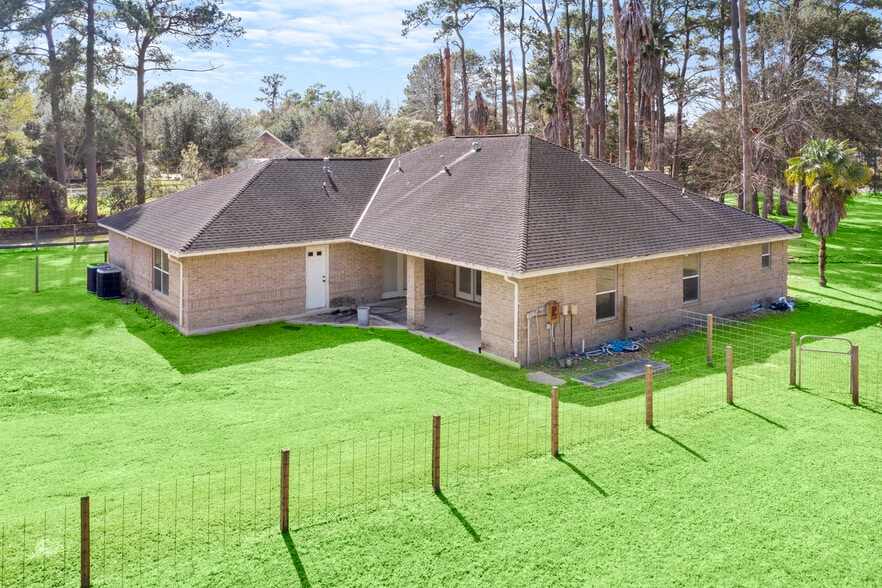 16228 Huffmeister Rd, Cypress, TX for lease - Primary Photo - Image 1 of 13