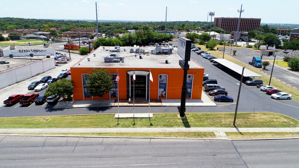 4738 NW Loop 410, San Antonio, TX à louer - Photo du bâtiment - Image 2 de 14