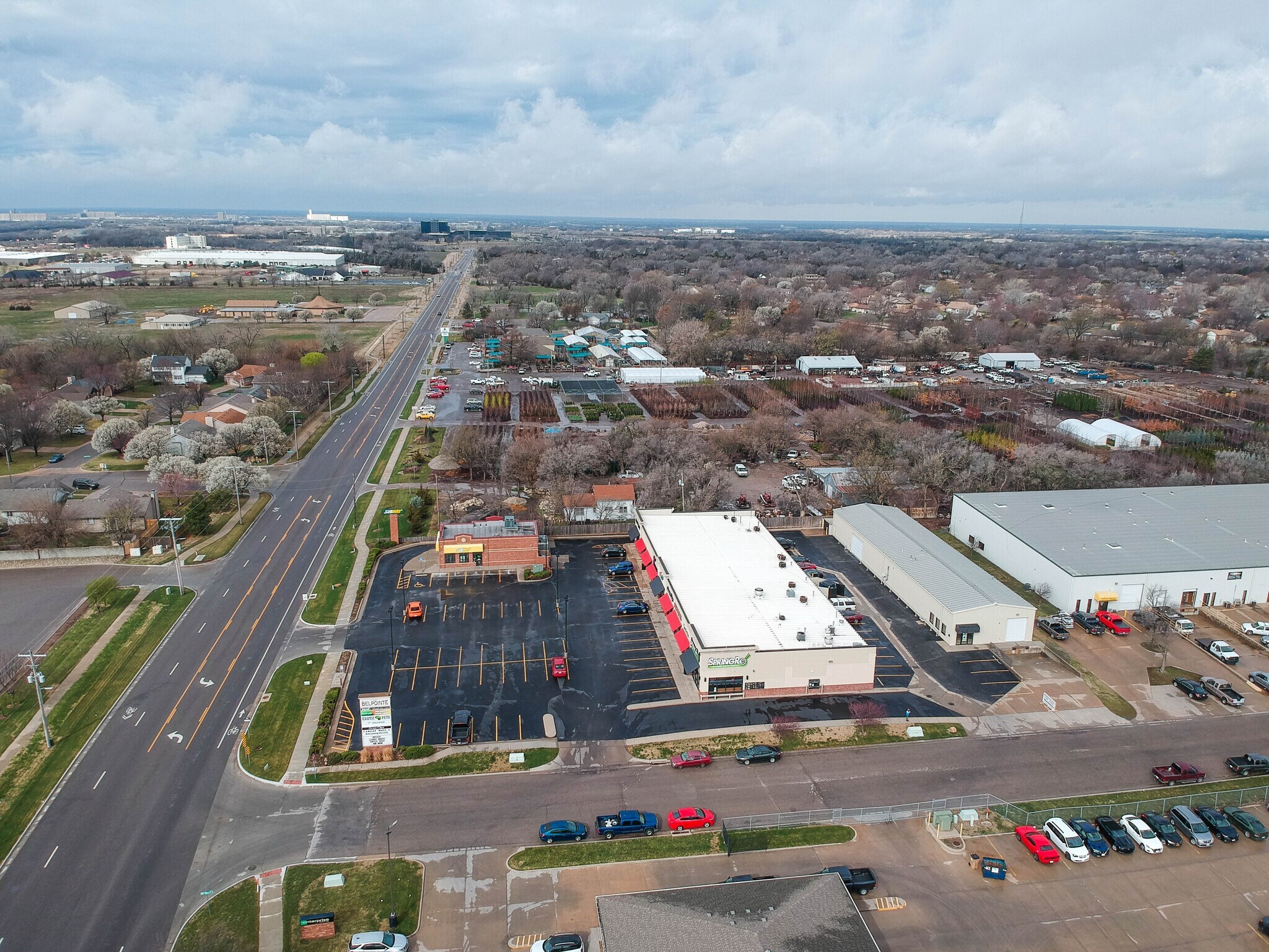 6254 E 37th St N, Bel Aire, KS à louer Photo du bâtiment- Image 1 de 2