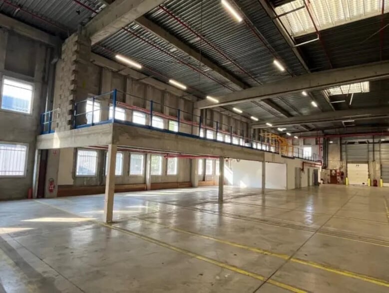 7 Rue André Sentuc, Vénissieux for lease - Building Photo - Image 3 of 7