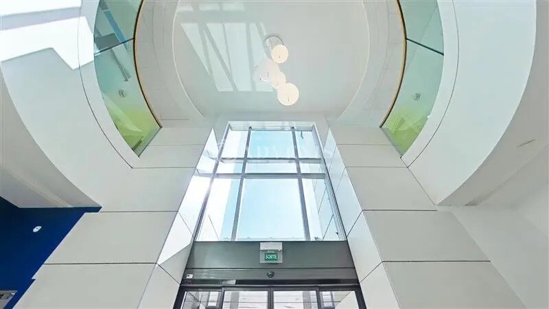 Office in Villepinte for lease - Lobby - Image 3 of 9