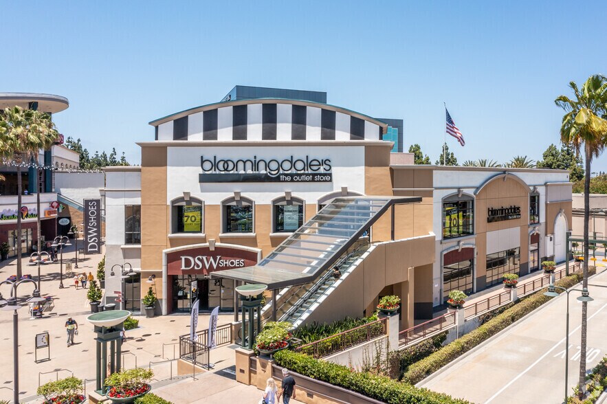 901 S South Coast Dr, Costa Mesa, CA à louer - Photo principale - Image 1 de 7