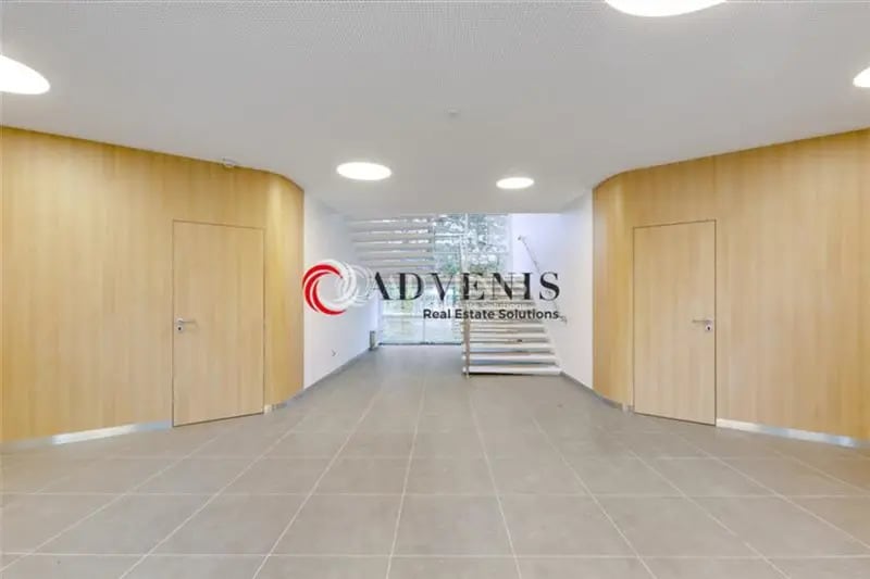 Office in Orly for lease - Lobby - Image 1 of 7