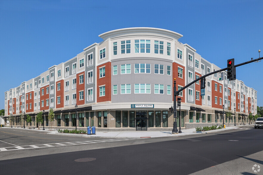 128 Maple St, Danvers, MA for lease - Primary Photo - Image 1 of 38