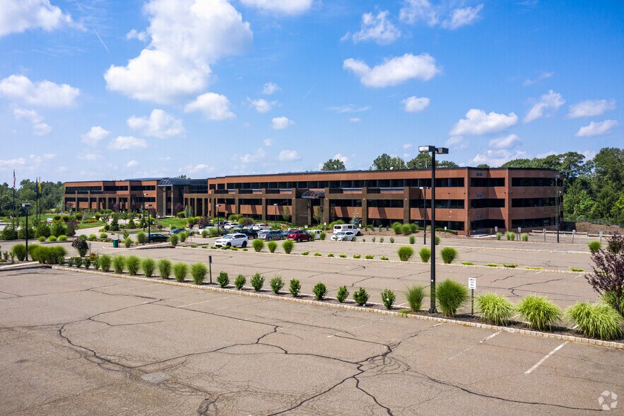 300 Tice Blvd, Woodcliff Lake, NJ for lease - Building Photo - Image 2 of 17