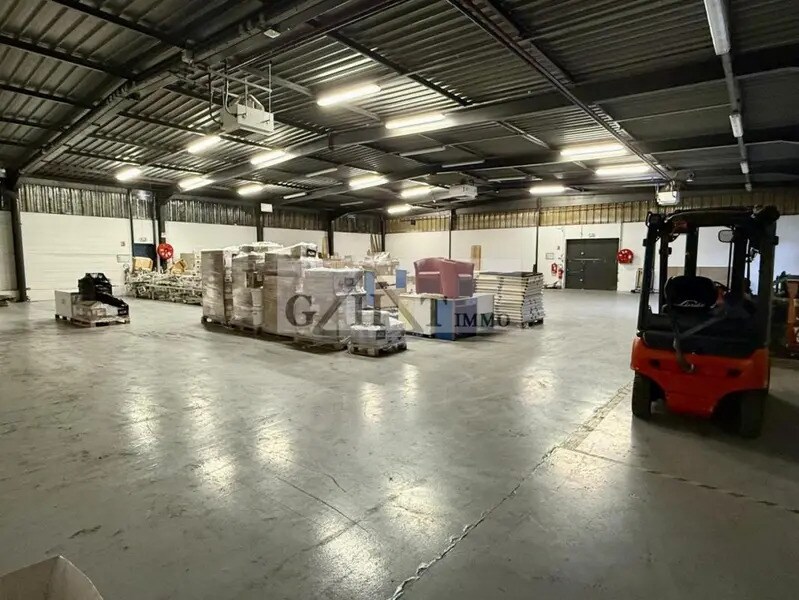 Industrial in Les Ulis for lease Interior Photo- Image 1 of 3