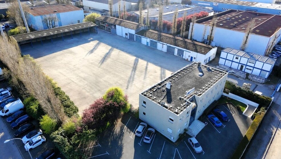 3 Rue Du Docteur Albert Schweitzer, Morangis for lease - Aerial - Image 1 of 11