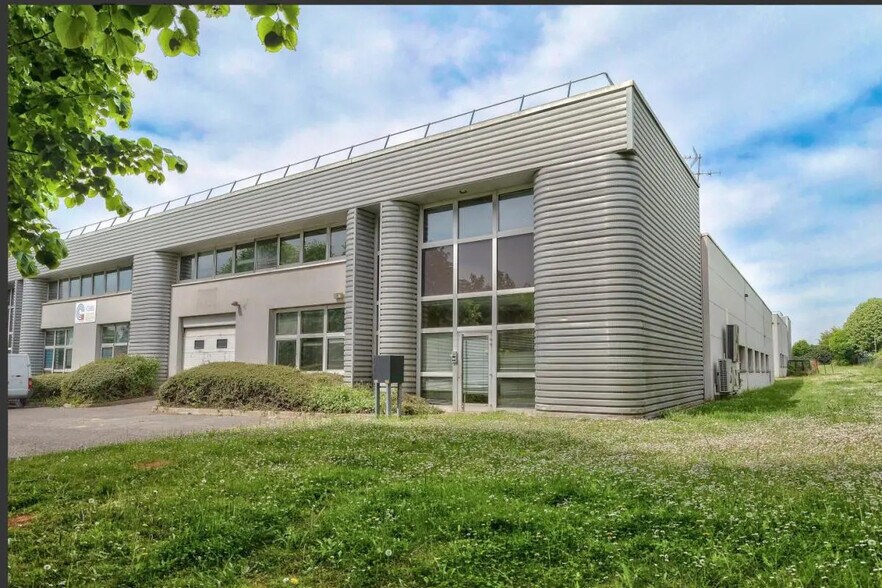 Industriel dans Tremblay-en-France à louer - Photo du bâtiment - Image 2 de 14