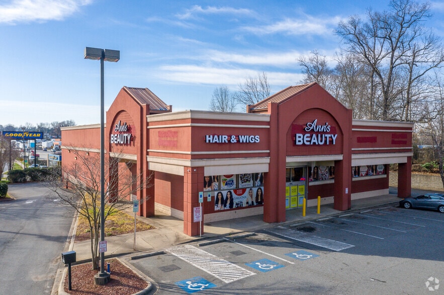 4220 N Tryon St, Charlotte, NC for lease - Primary Photo - Image 1 of 4