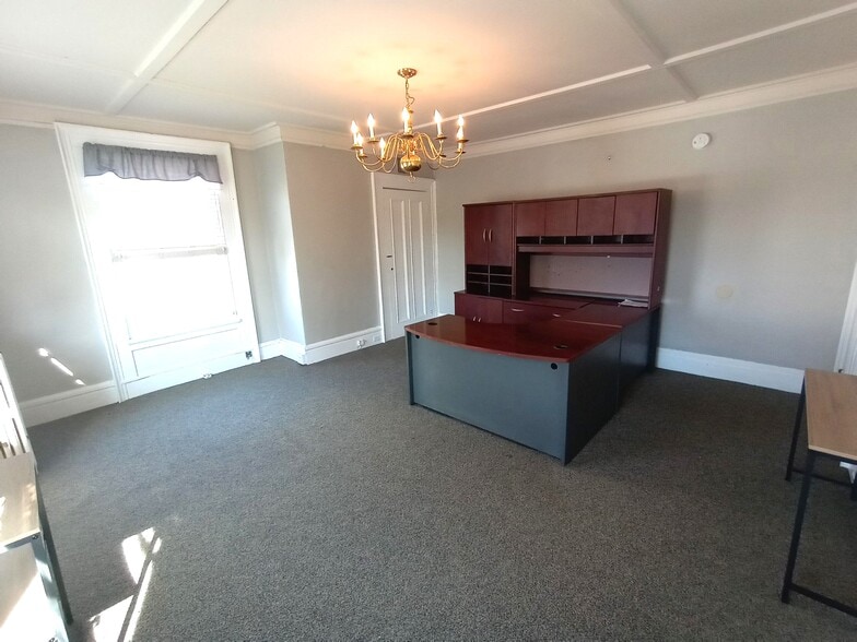 151-153 Main St, Flemington, NJ for lease - Interior Photo - Image 3 of 6