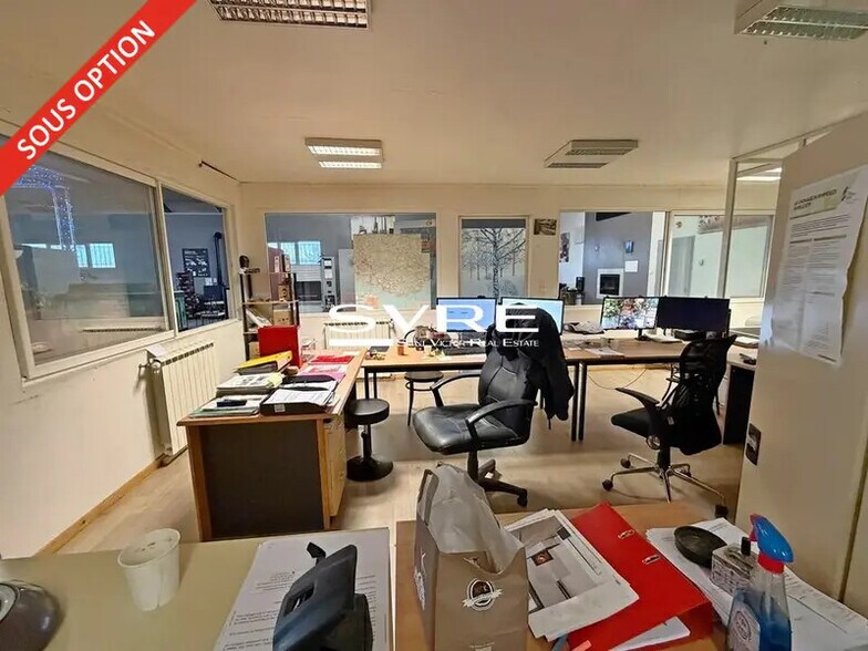 Flex in Trets for lease - Interior Photo - Image 3 of 4