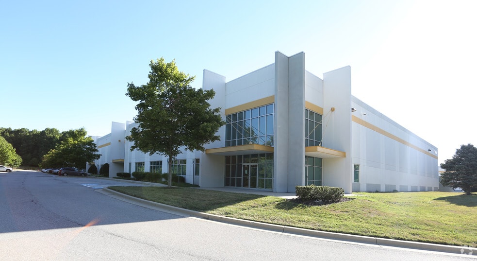 15800 Commerce Ct, Upper Marlboro, MD for lease - Building Photo - Image 1 of 11