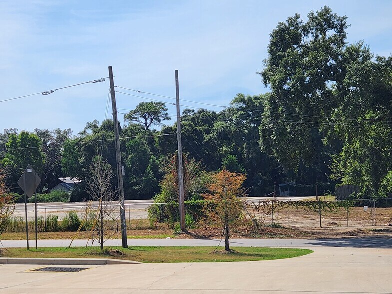 5048 N Palafox St, Pensacola, FL à louer - Photo du bâtiment - Image 3 de 5