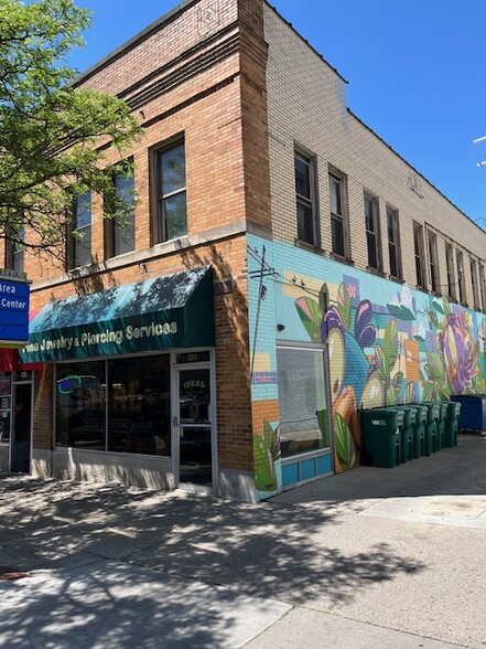 209-211 E Liberty St, Ann Arbor, MI for sale - Building Photo - Image 1 of 1