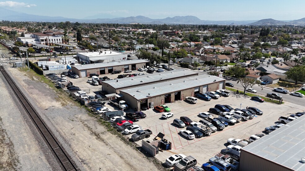 16510-16522 Ceres Ave, Fontana, CA à louer - Photo du bâtiment - Image 2 de 5