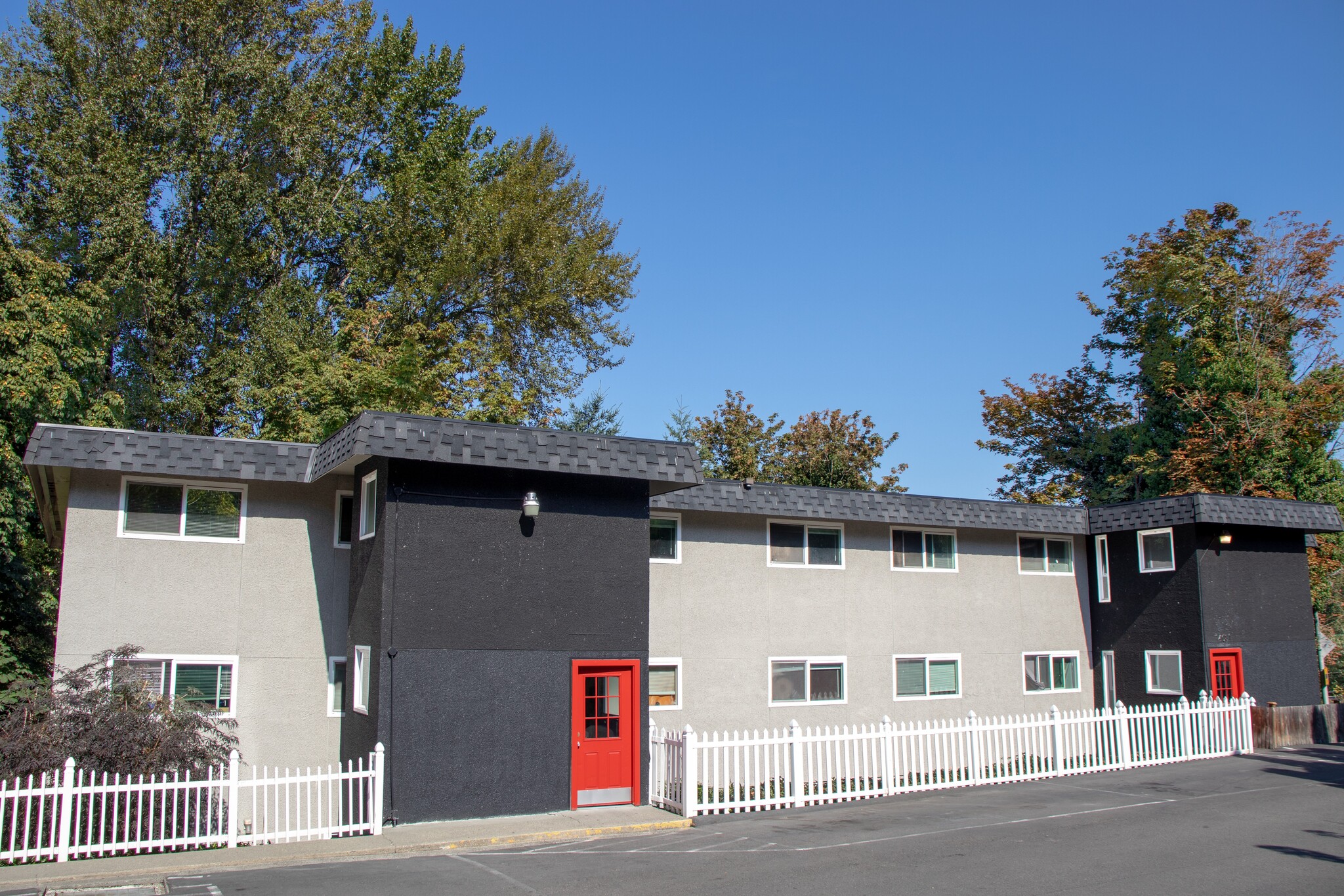 14081 58th Ave S, Tukwila, WA for sale Primary Photo- Image 1 of 7