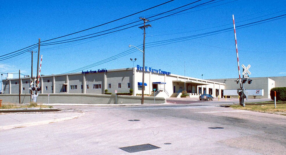600 E 9th St, Fort Worth, TX à louer - Photo du bâtiment - Image 3 de 8