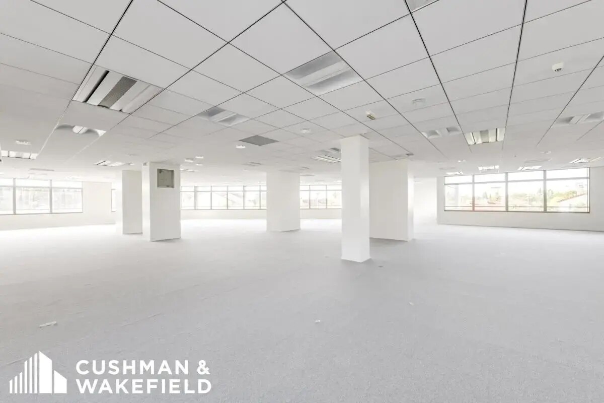 3 Rue Saarinen, Rungis for lease Interior Photo- Image 1 of 3