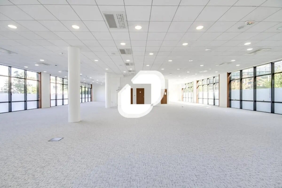 Office in Noisy-le-Grand for lease Interior Photo- Image 1 of 6