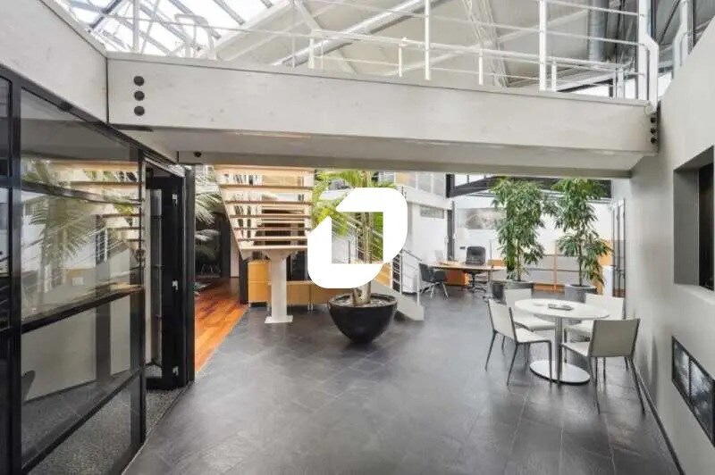 Office in Courbevoie for lease - Building Photo - Image 2 of 13