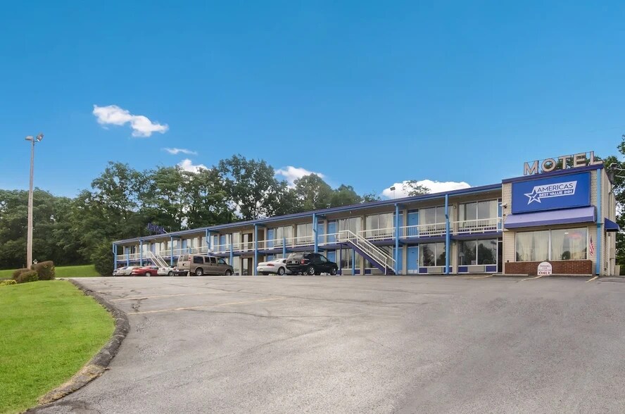705 Chapman Rd, Wytheville, VA à vendre - Photo du bâtiment - Image 2 de 8