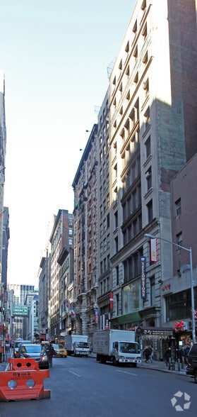 10 W 33rd St, New York, NY à louer - Photo du bâtiment - Image 3 de 11