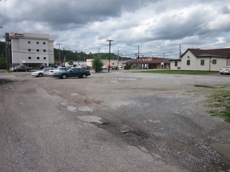 108 Randolph St, Charleston, WV à vendre - Photo du bâtiment - Image 2 de 4