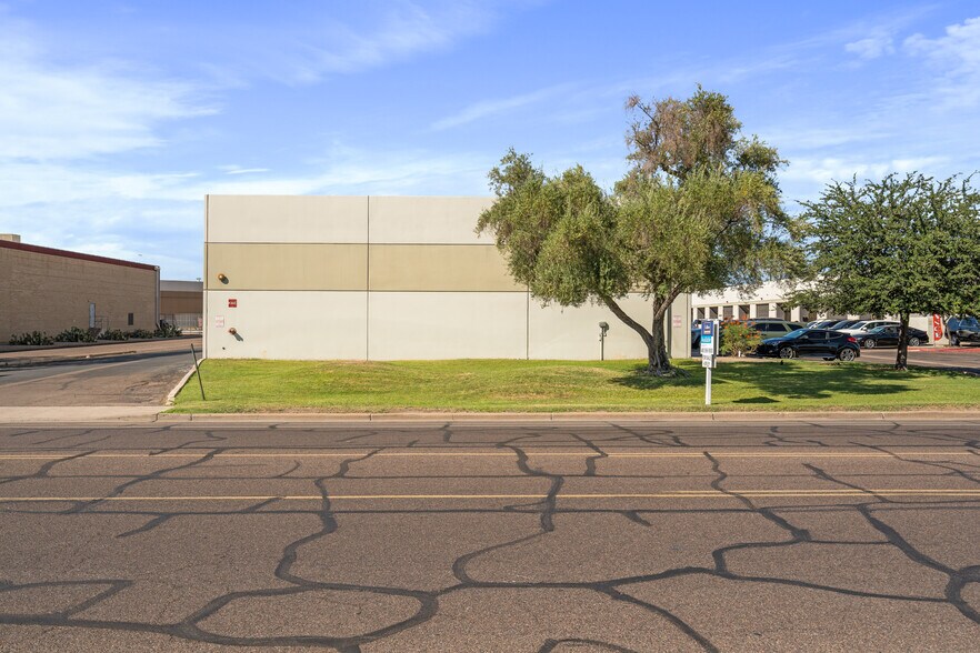 2346 E University Dr, Phoenix, AZ à vendre - Photo du bâtiment - Image 3 de 13