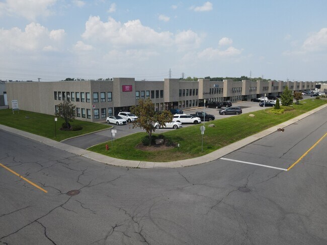 Plus de détails pour 3539-3591 Rue Ashby, Saint-Laurent, QC - Industriel à louer