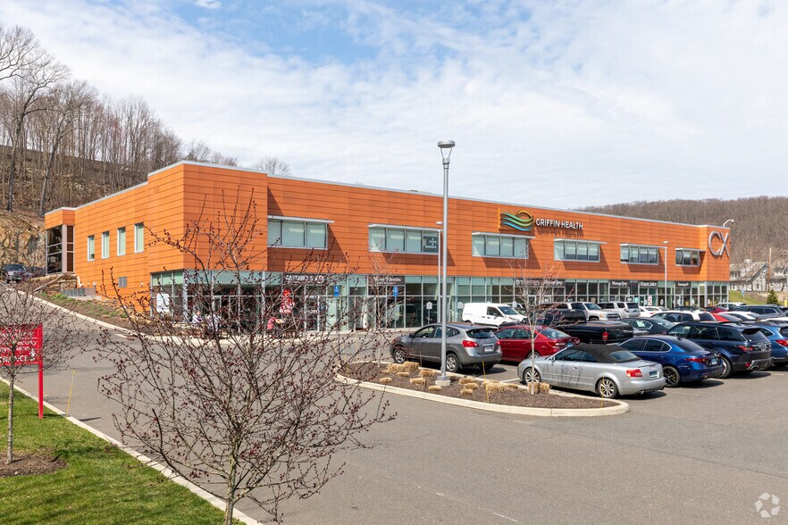 100-110 Commerce Dr, Shelton, CT à louer - Photo du bâtiment - Image 1 de 3