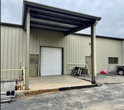 S83W18510 Saturn Dr, Muskego, WI à vendre - Photo du bâtiment - Image 2 de 7