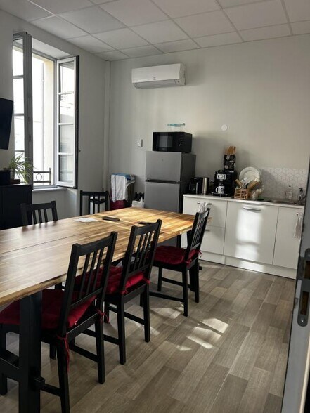 Office in Marseille for lease - Interior Photo - Image 2 of 3